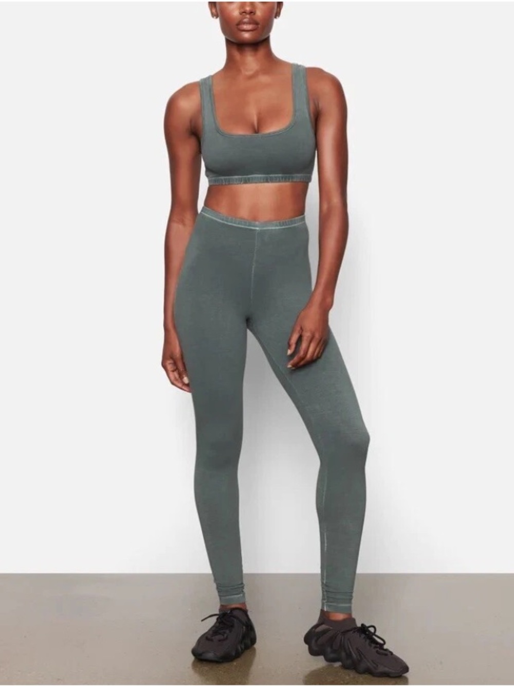 SKIMS Blue Chalk Stretch Mid High Rise Stretch Minimal Outdoor Leggings Medium